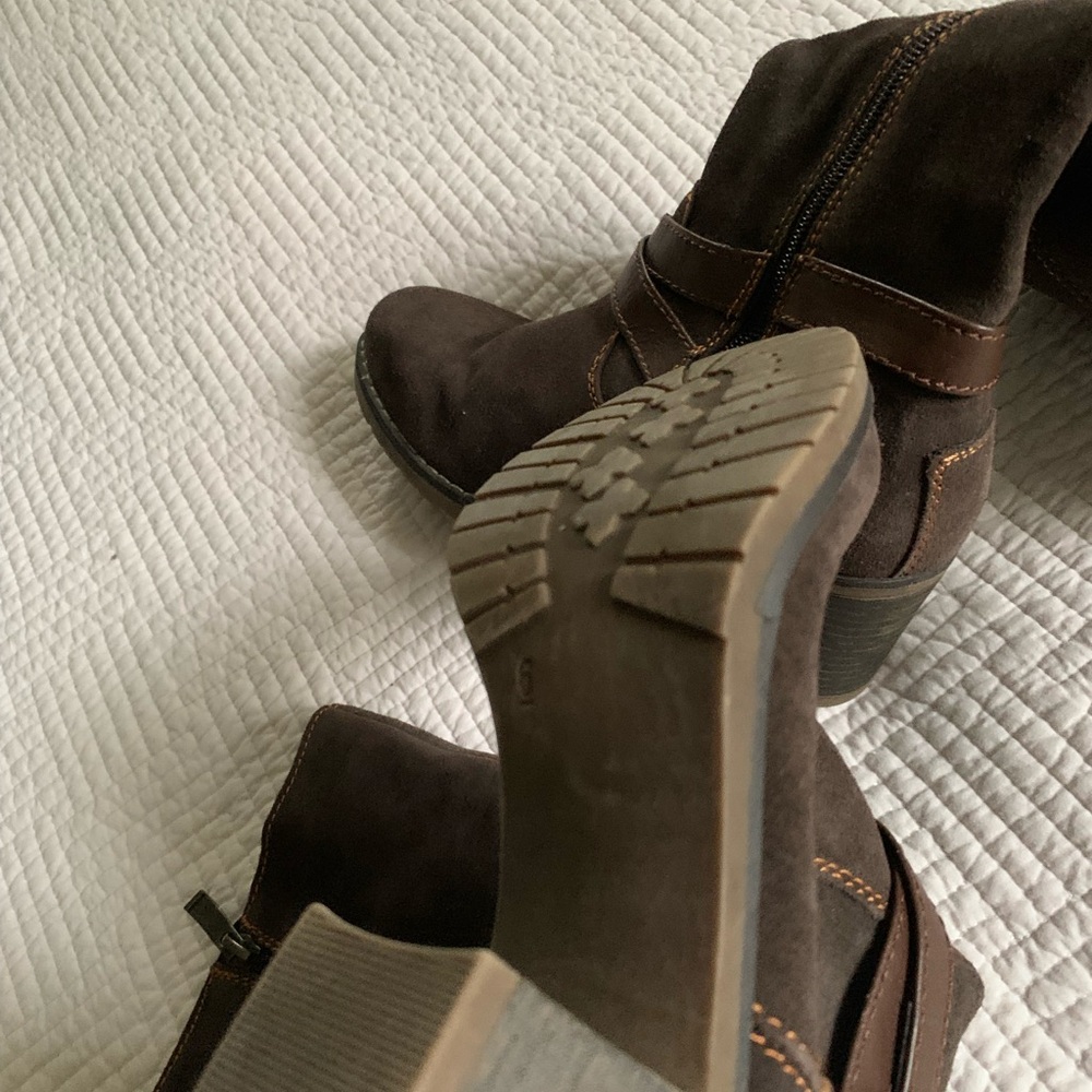 Cocoa Suede Boots Like New Condition Size 6 - image 4